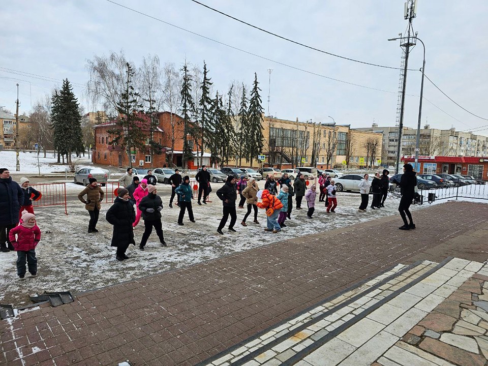 Олимпийская чемпионка Эмилия Турей провела зарядку в Серпухове