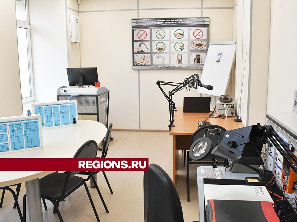 Во Власихе в школе имени А.С. Попова открыли радиокласс