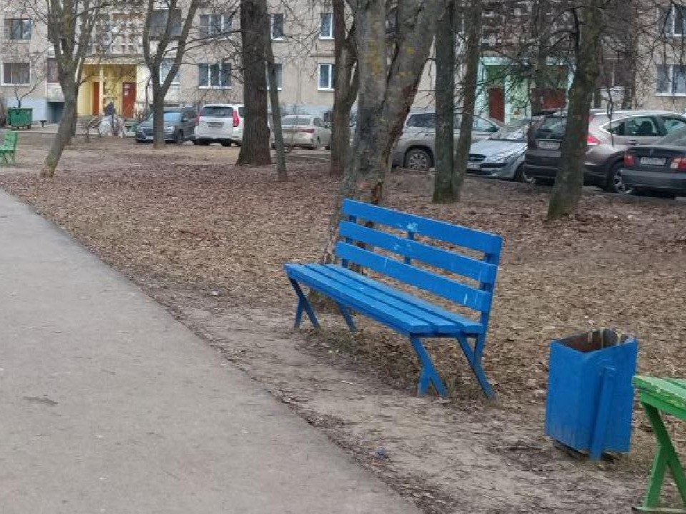 Во дворе микрорайона Новлянский убрали мусор