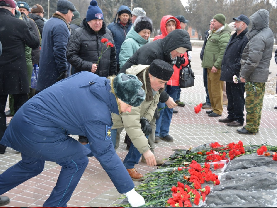 К мемориалу «Скорбящий ангел» в Коломне возложили цветы