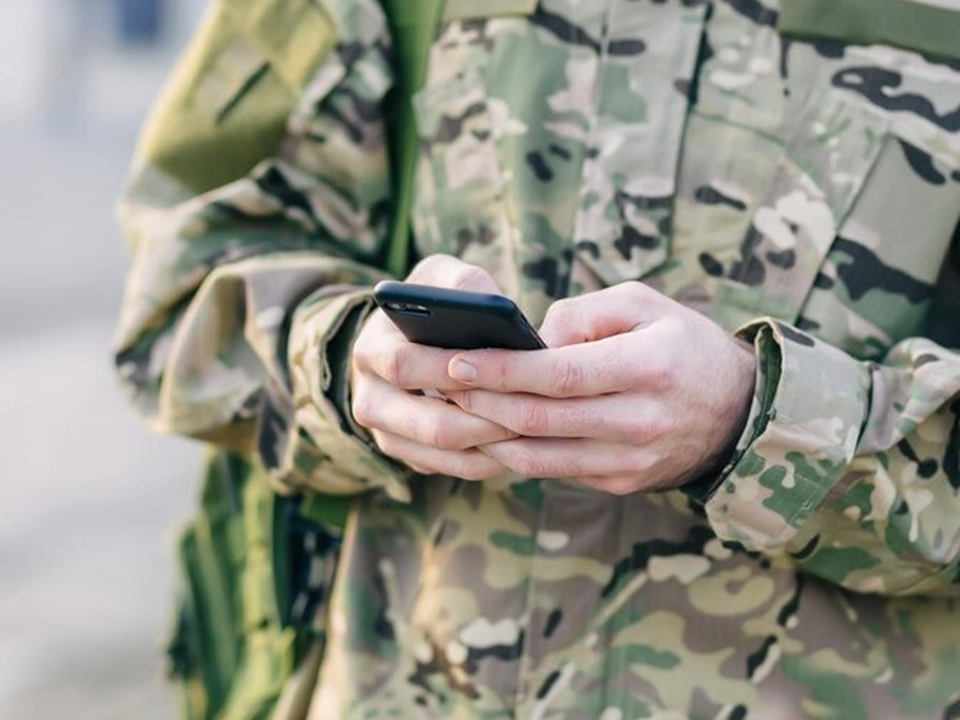 Военнослужащим и их семьям из Серпухова оказывают психологическую помощь онлайн