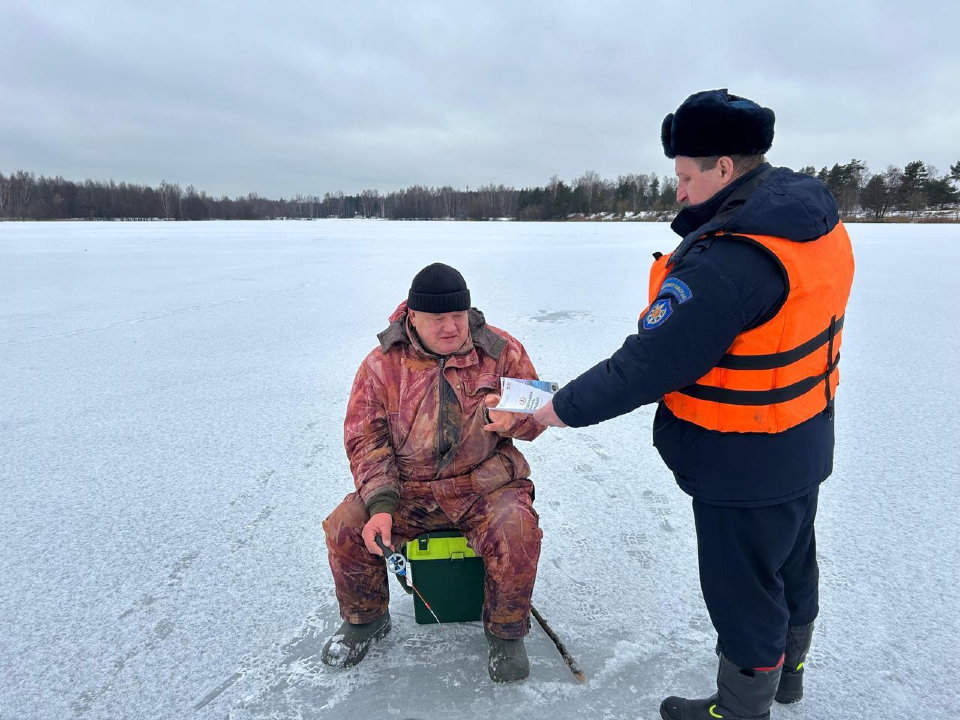 Рыбакам из Павловского Посада и Электрогорска напомнили об опасности зимней рыбалки