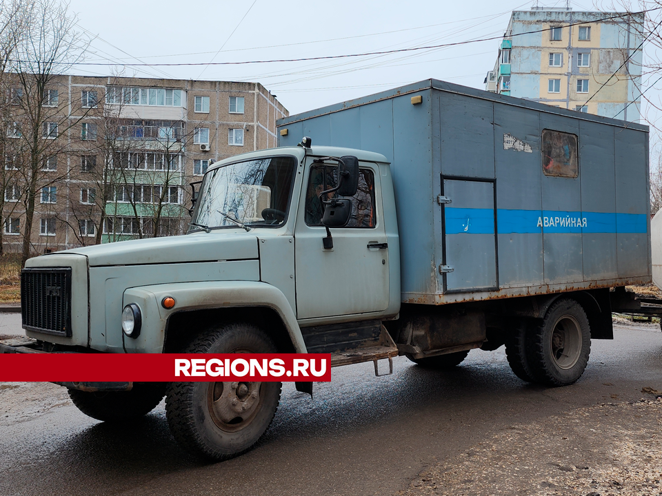 Коммунальщики прочистили канализацию в доме 6-го микрорайона
