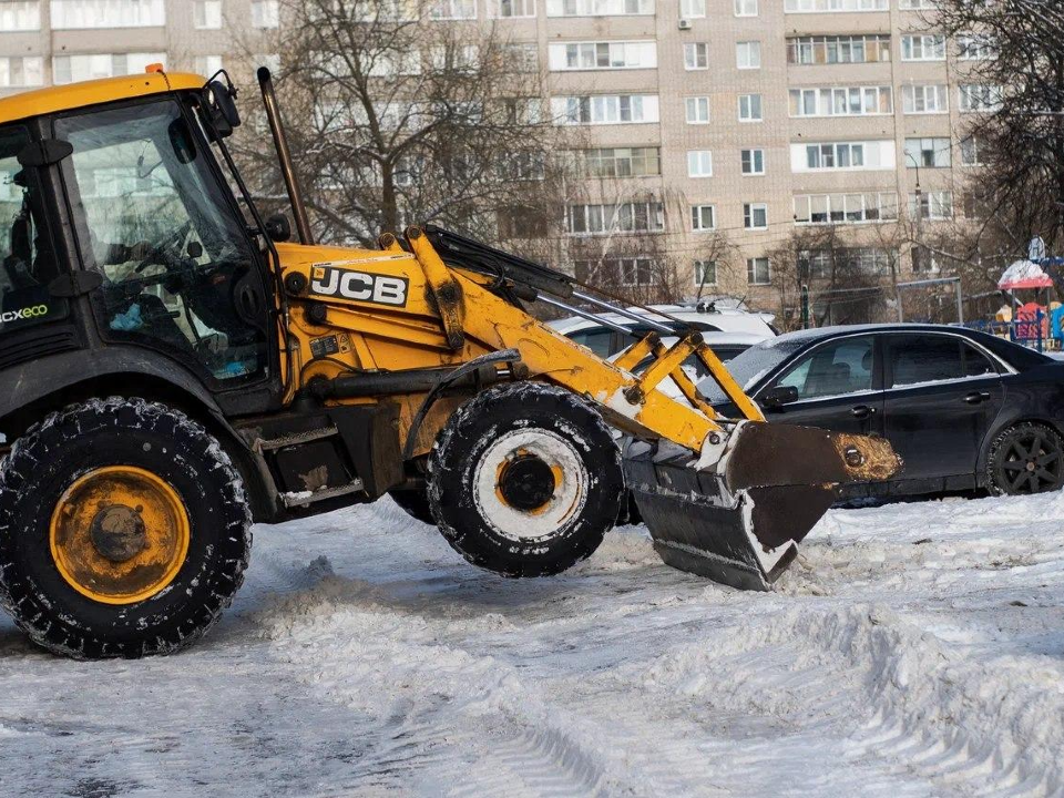 В Домодедове снег чистят почти 400 дворников