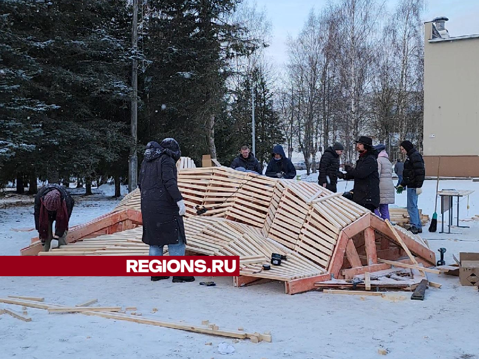 Молодой архитектор из Мурманска построила лавку-горку для отдыха в Дубне