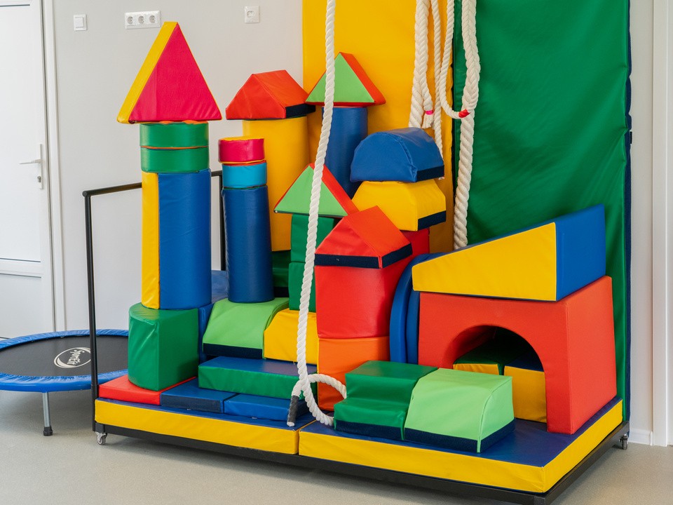 Нетрезвый мужчина пытался проникнуть на территорию детского сада в Мытищах