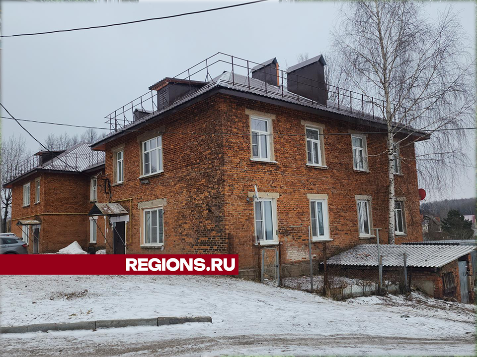 Коммунальщики в Красной Горе устранили прорыв трубы