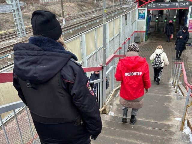 В Раменском округе провели рейды по безопасности на железнодорожных станциях