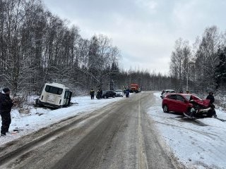 Лобовое ДТП с участием маршрутки произошло на трассе М-2 под Чеховом