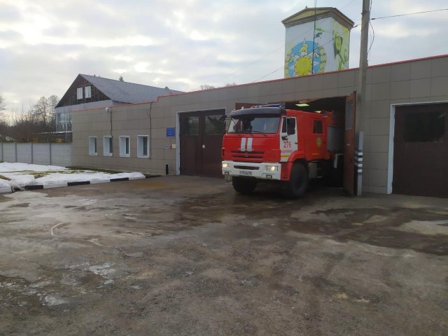 Спасатели помогли пенсионерке встать и получить нужную медпомощь во Власове