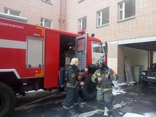 Пожарные спасли человека из огня в поликлинике Балашихи