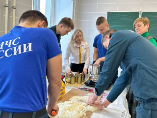 Студенты Дмитровского техникума сделали окопные свечи для бойцов на фронте