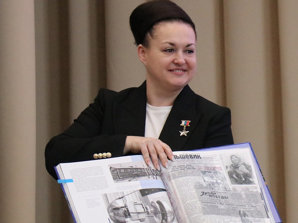 О космических привычках, бюро находок МКС и пришельцах: космонавт Елена Серова пообщалась со ступинскими школьниками