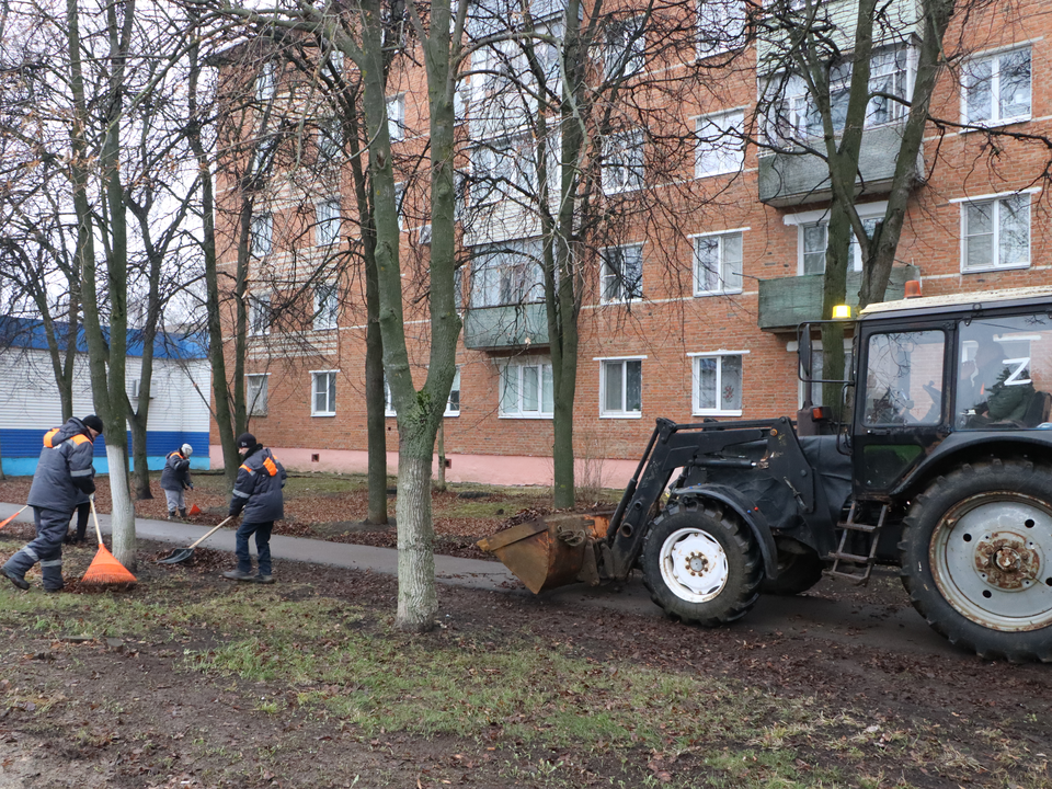 40 машин и 150 коммунальщиков вышли на генеральную уборку в округе после зимы