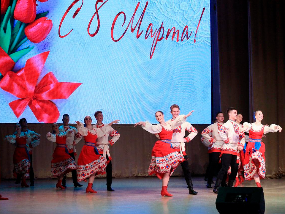 Ветеранам Долгопрудного вручили юбилейные медали на праздничном концерте