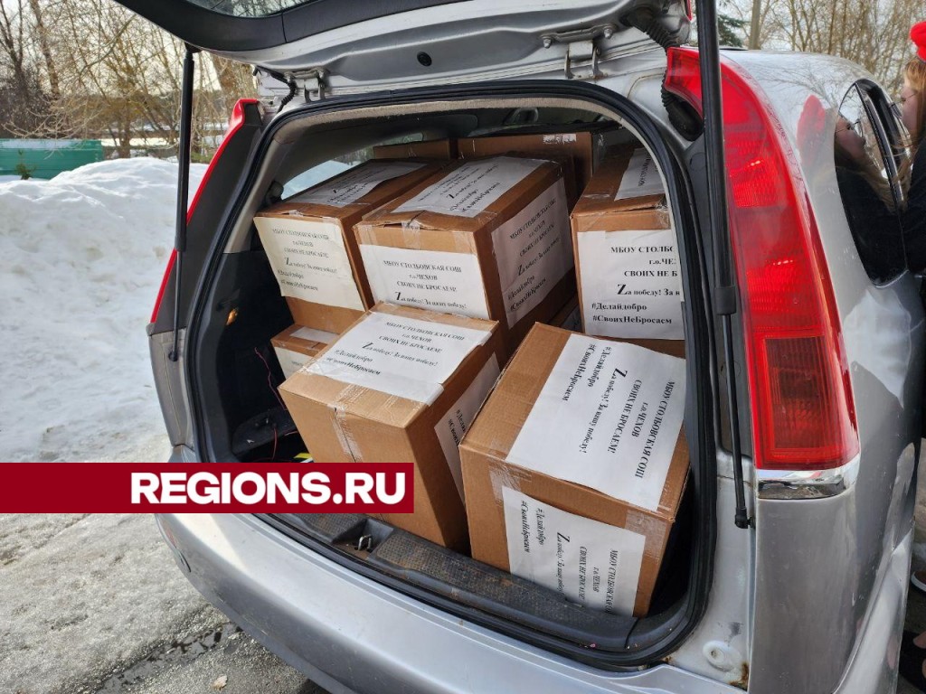 Посетители Центральной городской библиотеки передадут теплые вещи военным