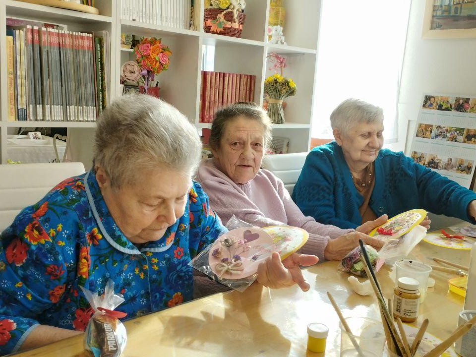 В Ивантеевке для пожилых людей провели мастер-класс по декупажу