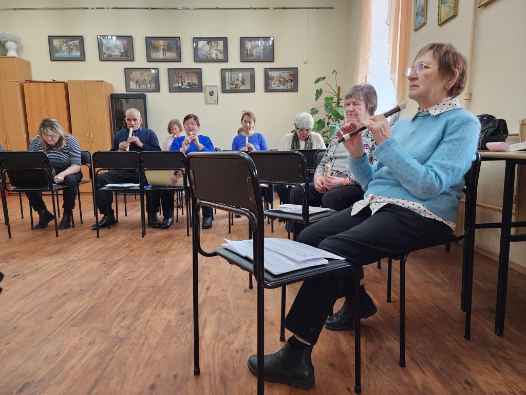 «Этот инструмент может освоить любой желающий»: в Раменской библиотеке обучают игре на флейте