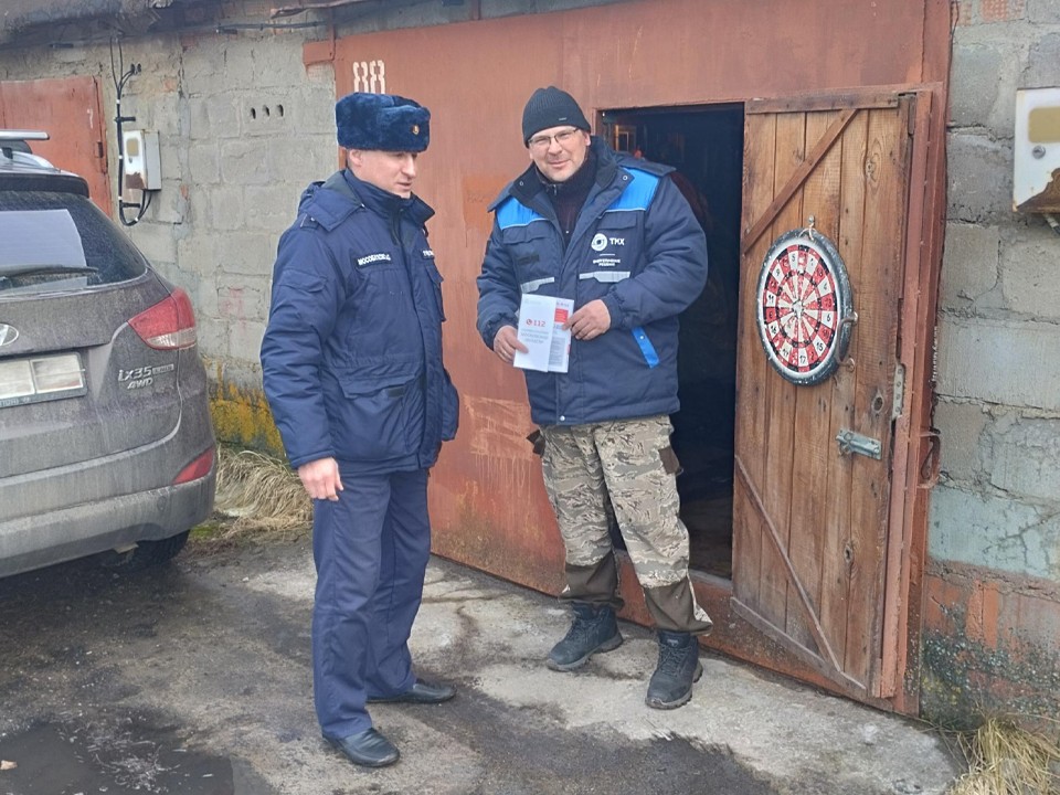 Пожарные Коломны обучили владельцев гаражей правилам безопасности