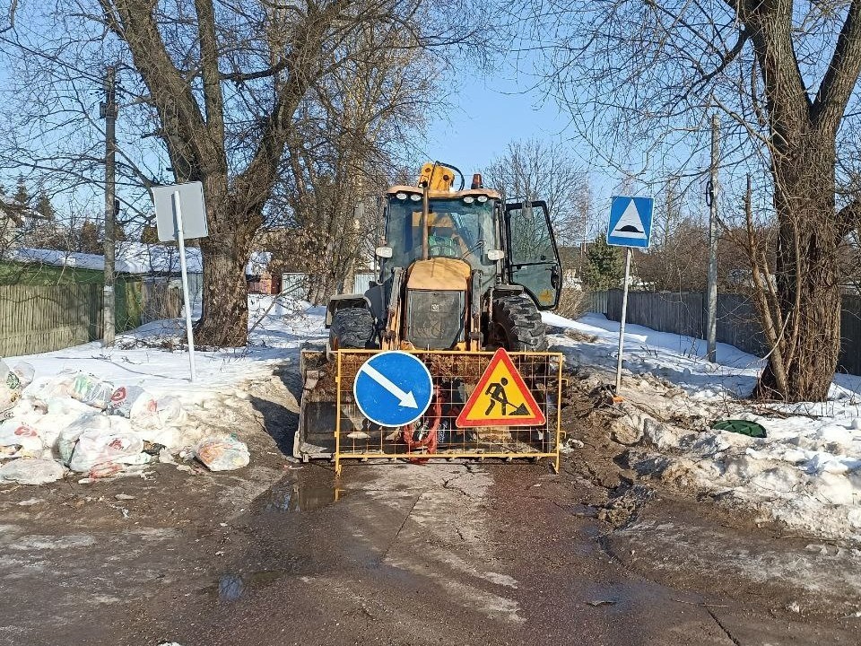 Аварию на сетях водоснабжения в Лобне устранят до вечера субботы