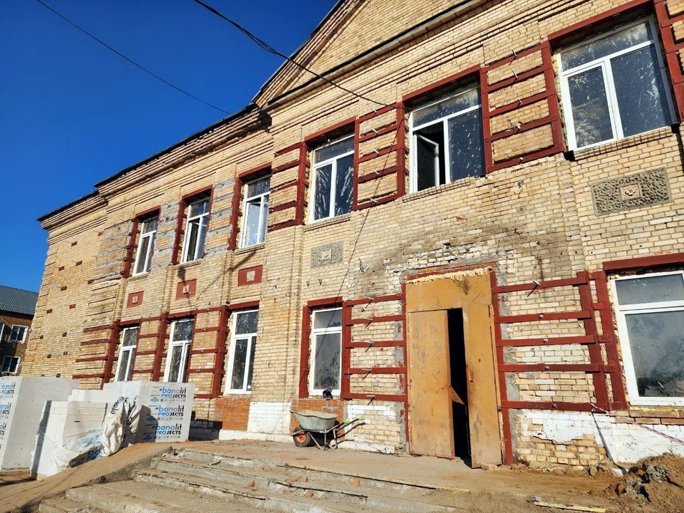 На капремонт зданий центра образования №30 в Электроуглях вышли полсотни рабочих