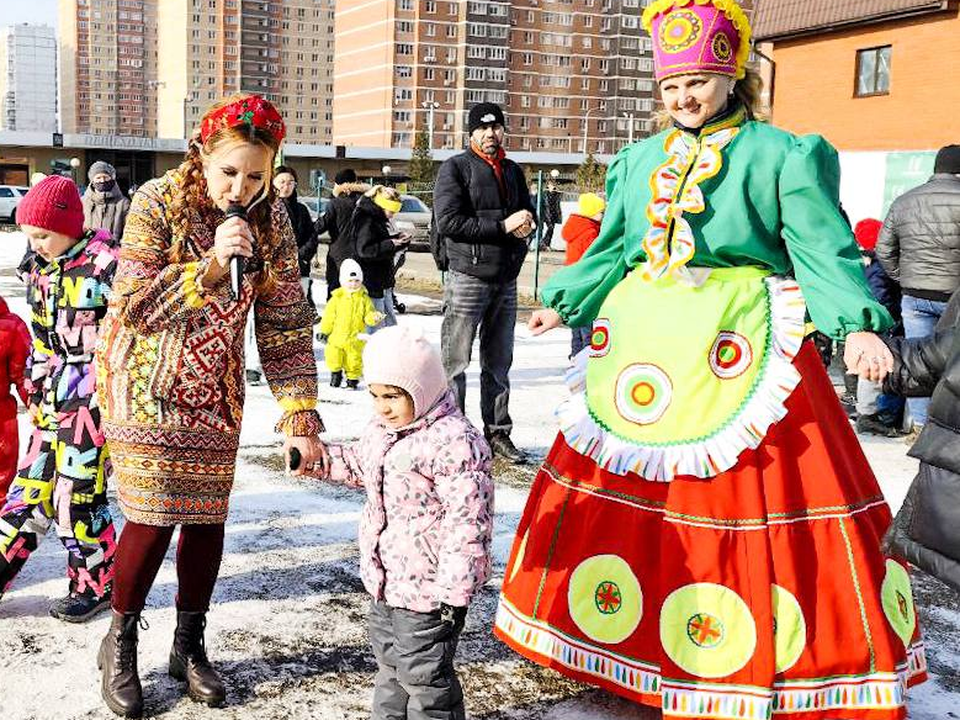 Прощенное воскресение: жители Люберец отмечают масленицу в парках и дворах