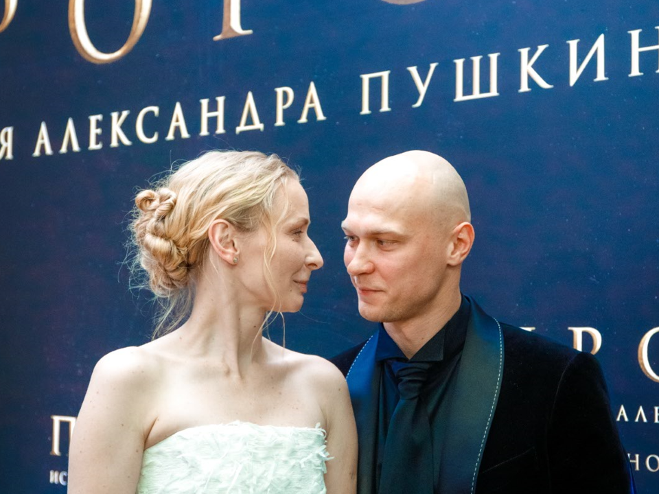 Юра Борисов с женой посетили вечеринку перед церемонией «Оскар»