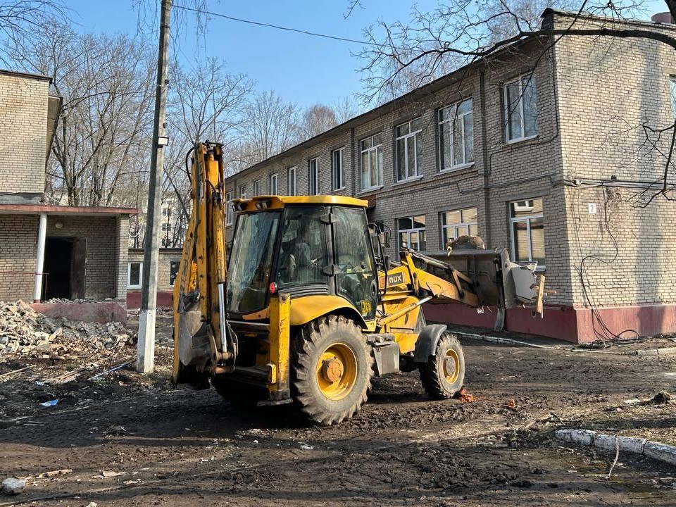 В детском саду, входящем в состав лицея №4 Королева, начали вывозить строительный мусор