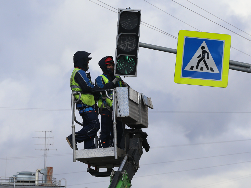 В Королеве убрали мусор и отремонтировали светофоры на шести улицах