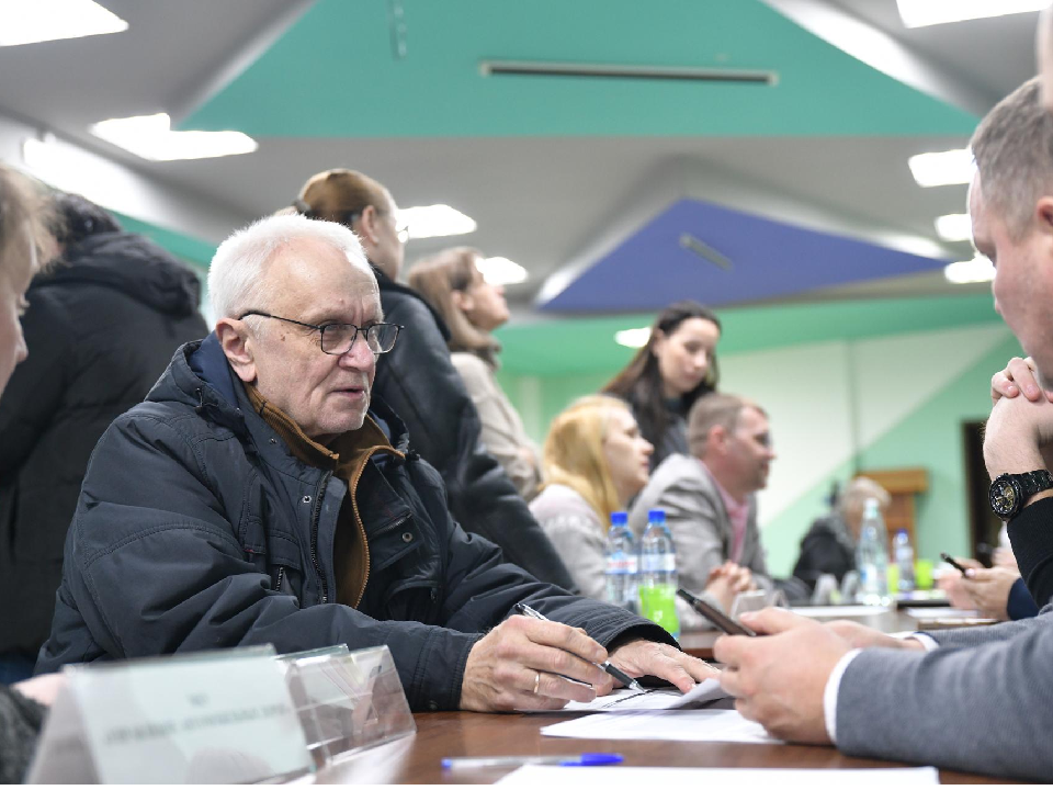 Полсотни человек решили наболевшие проблемы на встрече с властью в Новом Гришино