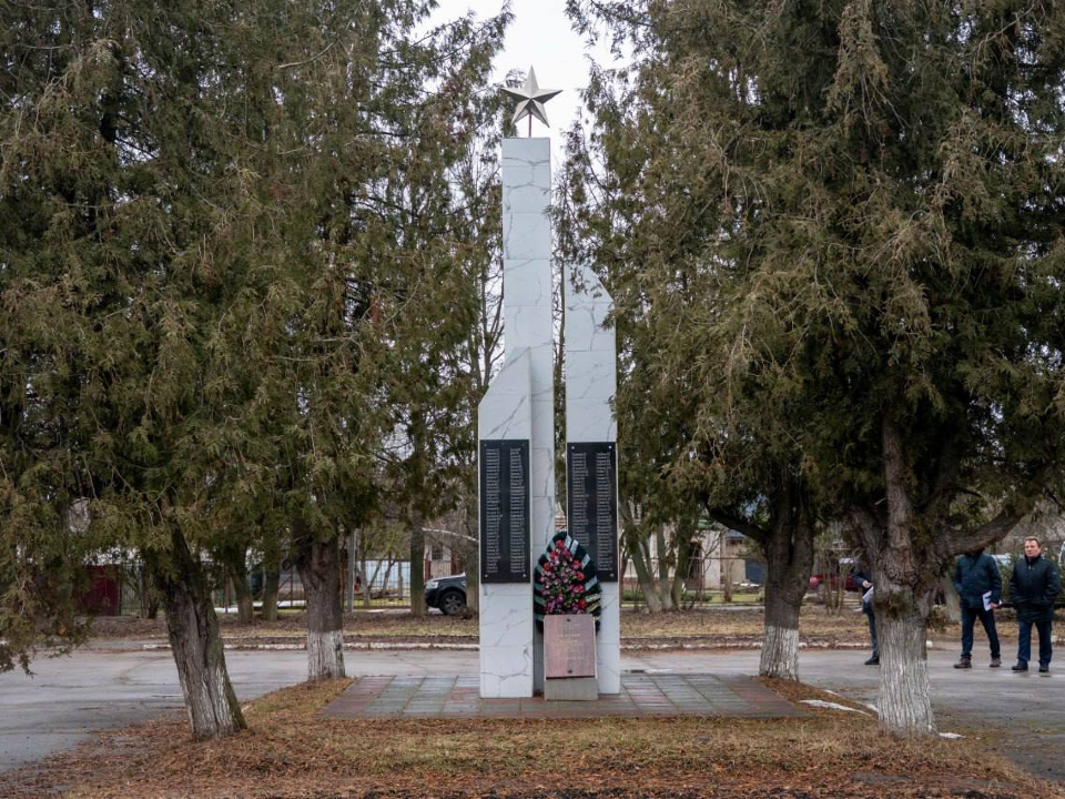 В селе Ям приведут в порядок дворы и обелиск «Тристелла»