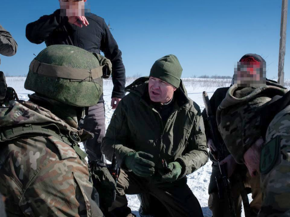 Владимир Волков лично отвез современную технику и средства связи бойцам СВО на передовую