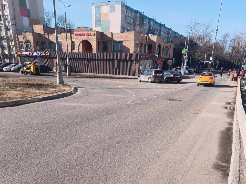 Дорожные службы Реутова навели порядок у ТЦ «Экватор»