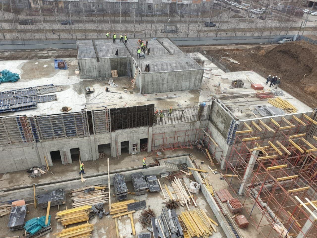 Основание для зала сухого плавания построили в новом ФОКе в Лобне