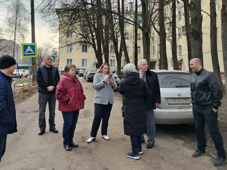 В Наро-Фоминске отремонтируют дом, с крыши которого падают кирпичи