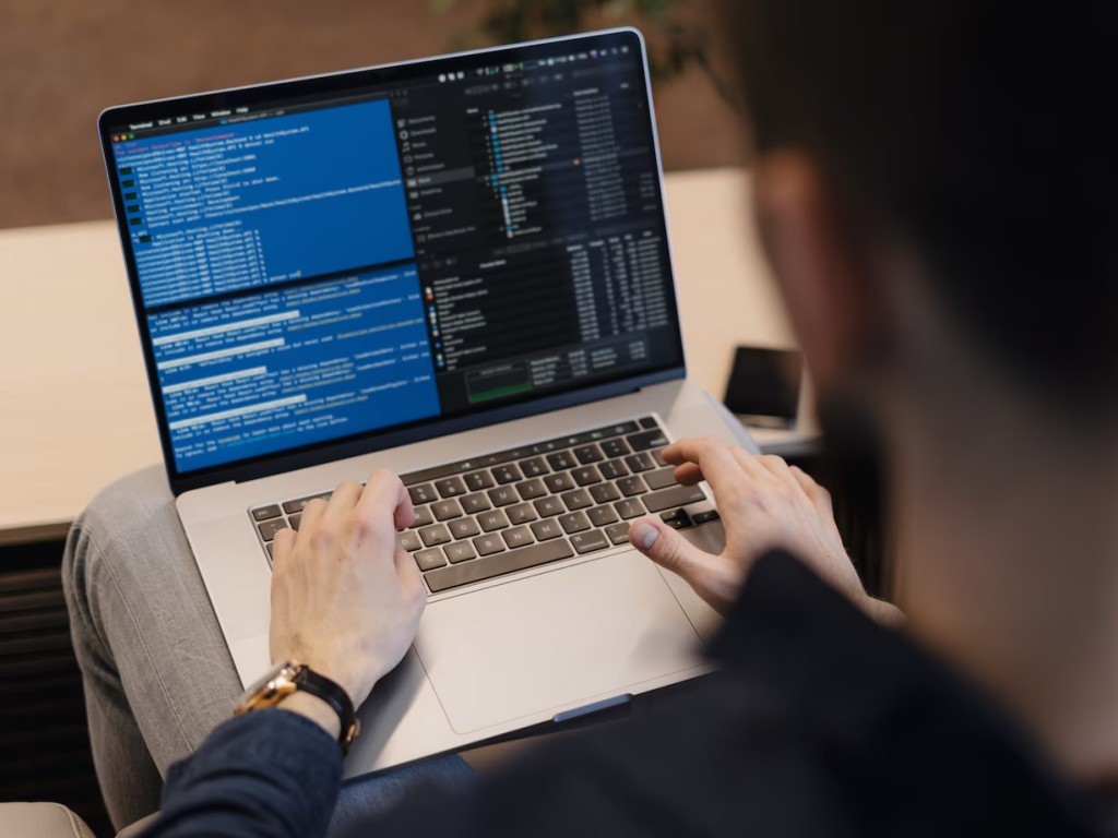 Искусственный интеллект начали массово использовать в работе