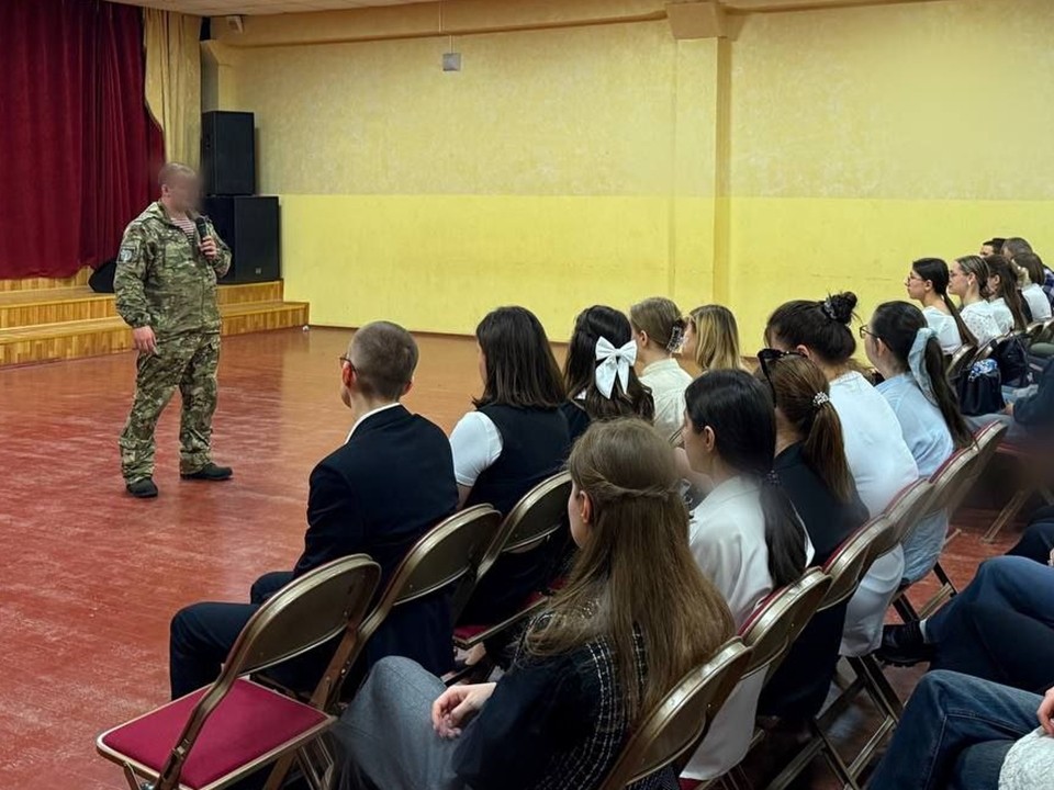 Боец СВО Даниил провел урок мужества в Губернском колледже