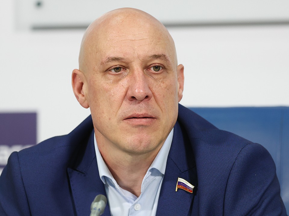 Денис Майданов отчитается перед краснознаменцами о своей работе