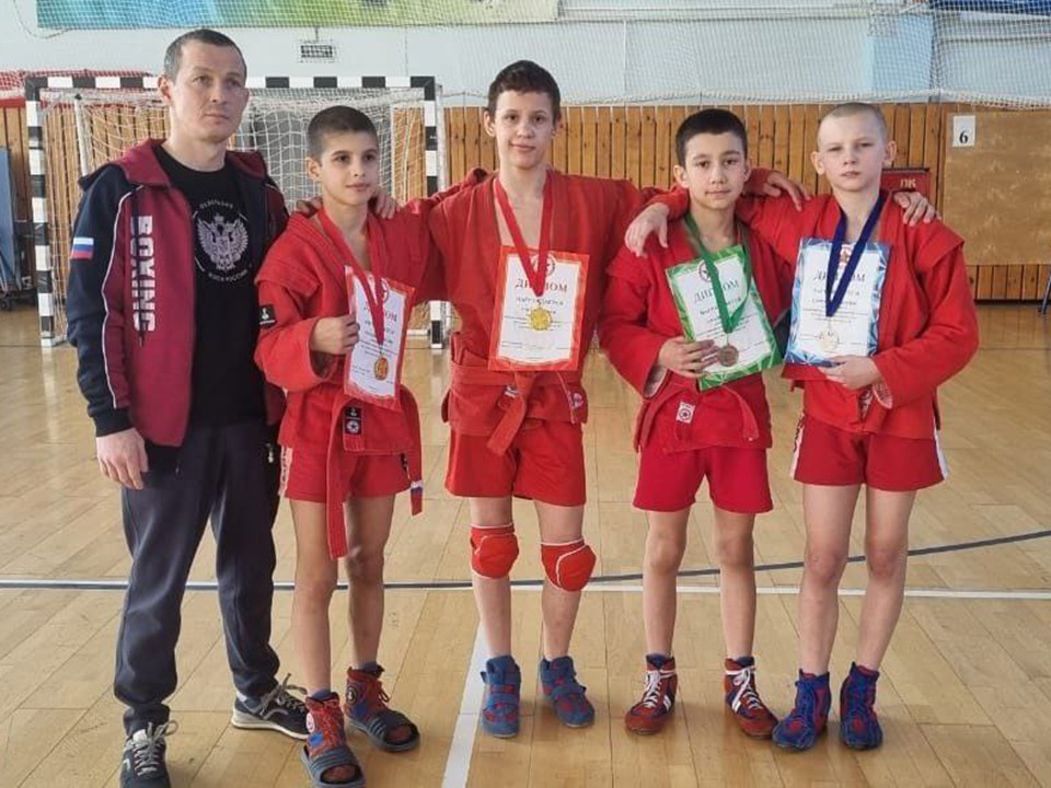 Спортсмены из Протвина завоевали золото на зональном первенстве по самбо