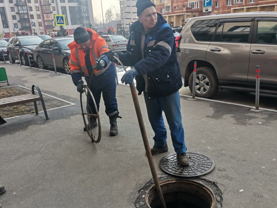 Специалистам водоканала пришлось 19 раз за смену предотвращать аварии на канализации