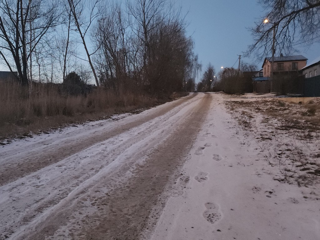 В деревне Вражеское отсыпят дорогу и улучшат содержание контейнерных площадок