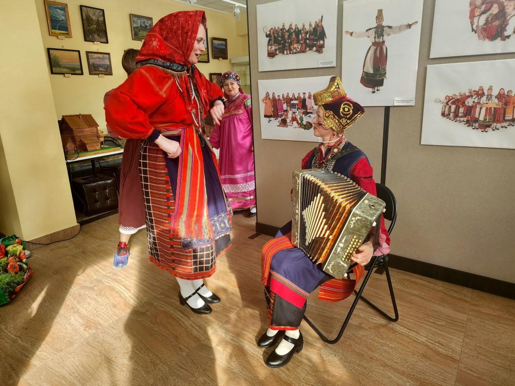 Фотопроект ансамбля «Рось» открыли в пущинском музее