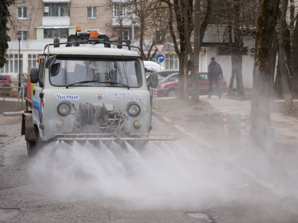 В Можайске приступили к большой весенней уборке дворов и площадок