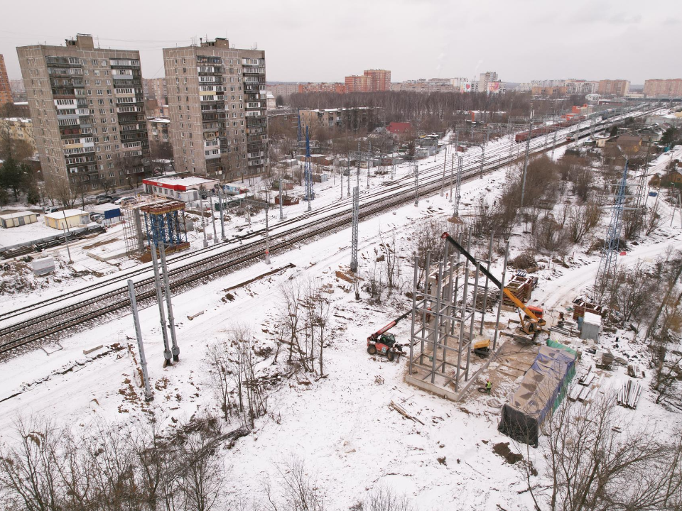 Пешеходный переход через железную дорогу в Лобне готов на 40%