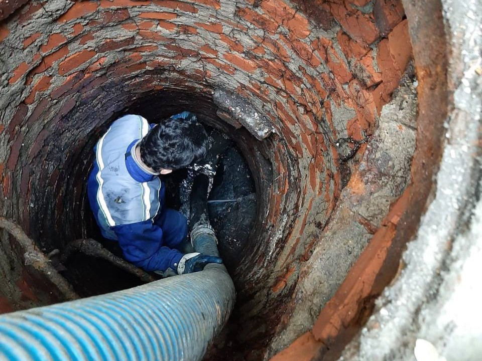 Засор в подвале дома на Весенней улице устранили по обращениям жителей