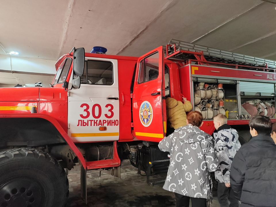 Лыткаринские гимназисты примерили профессию пожарного