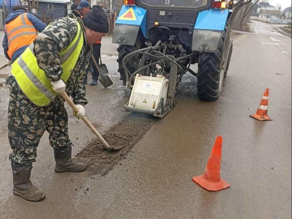 На улицах Куйбышева, Победы и Пионерской заделали ямы и убрали подтопления