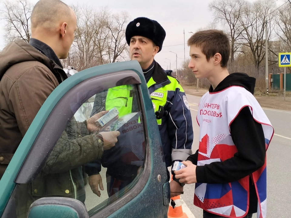 Серпуховские студенты раздали пакетированный сок во время рейда «Трезвый водитель»