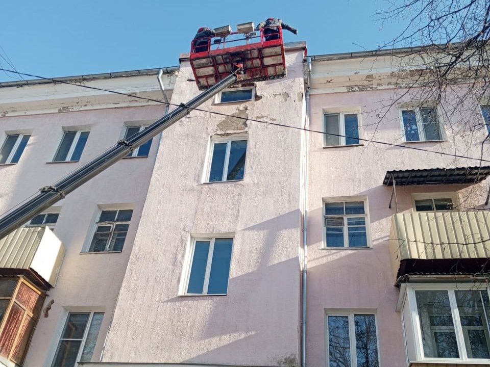 В Солнечногорске частично разобрали фасад дома, чтобы не допустить обрушения