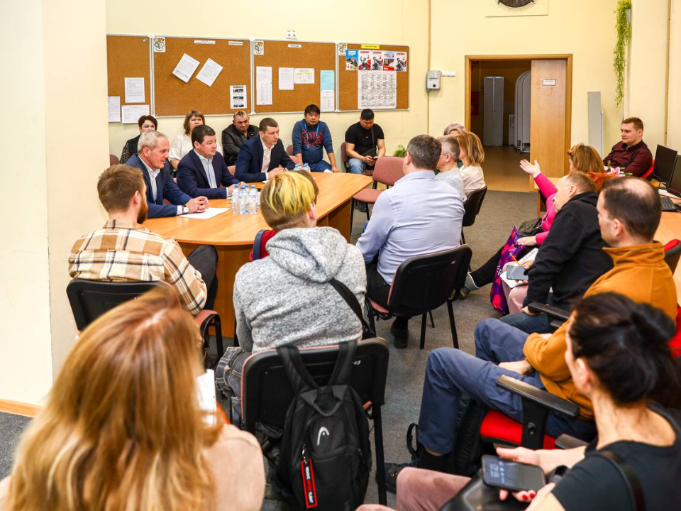 Пострадавший от атаки БПЛА дом в Раменском начали восстанавливать